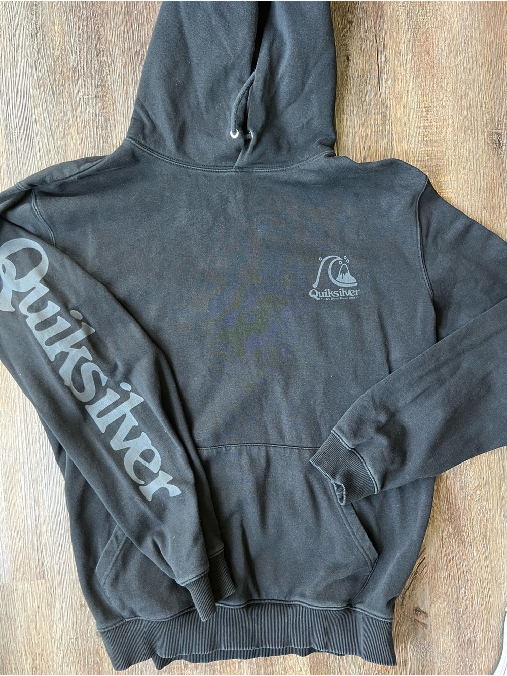 Quiksilver Men’s XL Faded Black Graphic Hoodie Big Logo Surf Skate